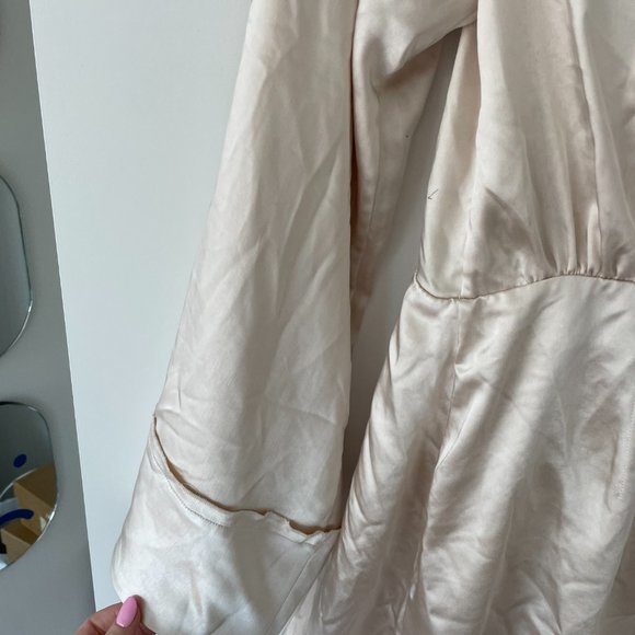 L'Academie Avena Wrap Satin Mini Dress Medium Ivory Long Sleeves Button Skirts - Picture 10 of 12